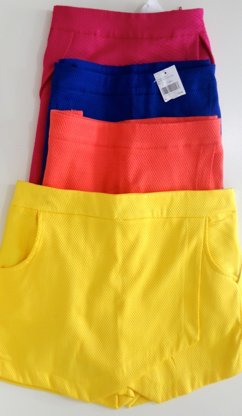 Shorts assimétricos em vários tecidos e cores. A partir de R$ 